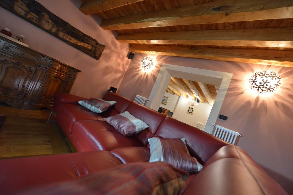 Au Berceau Du Bien-Etre Villa Chambave Стая снимка